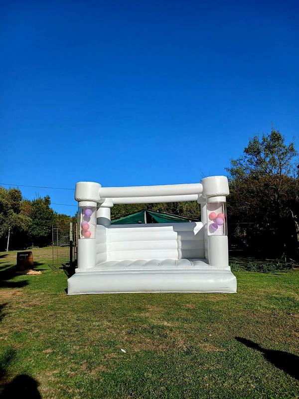 White jumping castle hire Johannesburg with balloon garland - Fourways Kyalami Sandton